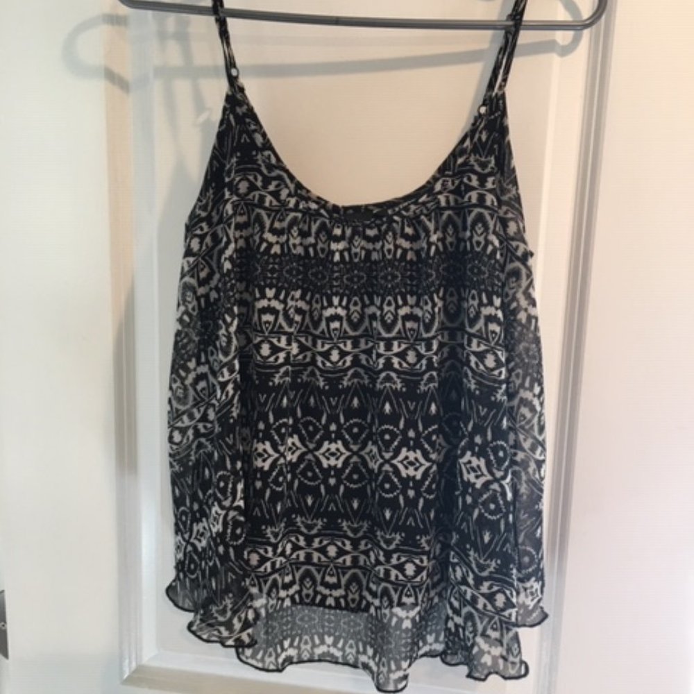 Express flowy black and white top